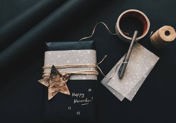 Comment emballer et présenter un cadeau pour un homme ?